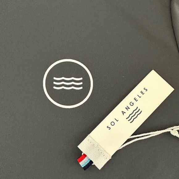 SOL ANGELES - MENS CIRCLE WAVES RASHGUARD - CARBON UPF 50+ Medium - Picture 8 of 9